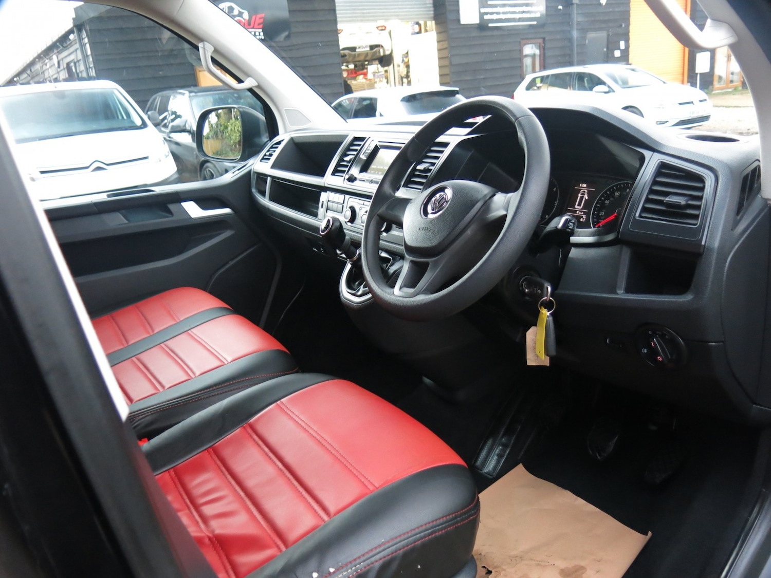 Used Volkswagen Transporter Shuttle 2016 for sale - 76536716: Photo 14