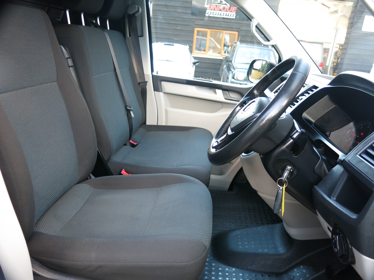 Used Volkswagen Transporter 2016 for sale - 76974249: Photo 12