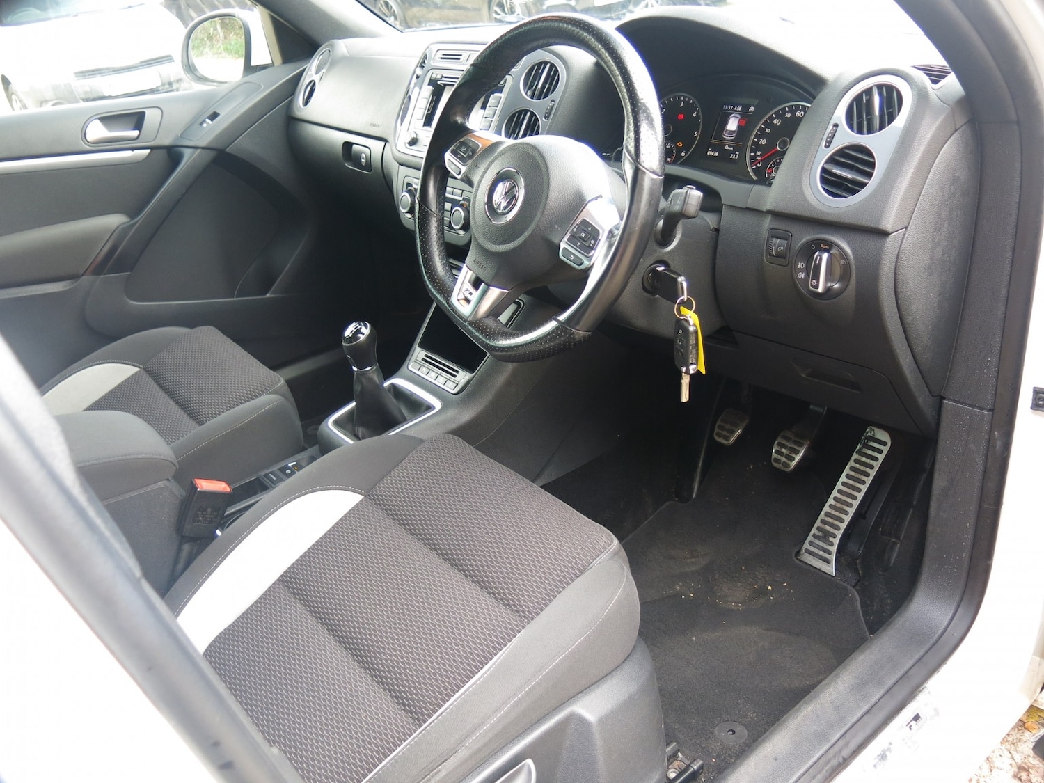 Used Volkswagen Tiguan 2015 for sale - 77140590: Photo 3