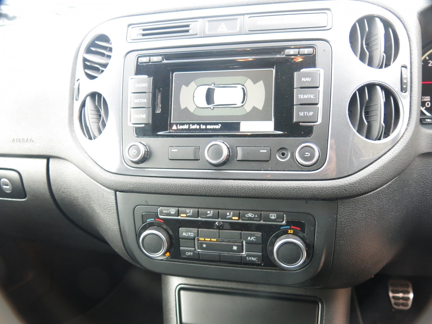 Used Volkswagen Tiguan 2015 for sale - 76974246: Photo 8