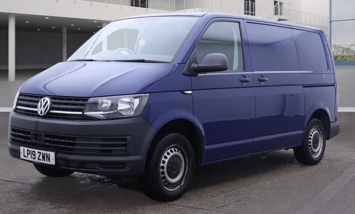Used Volkswagen Transporter 2019 for sale - 76358136: Photo 1