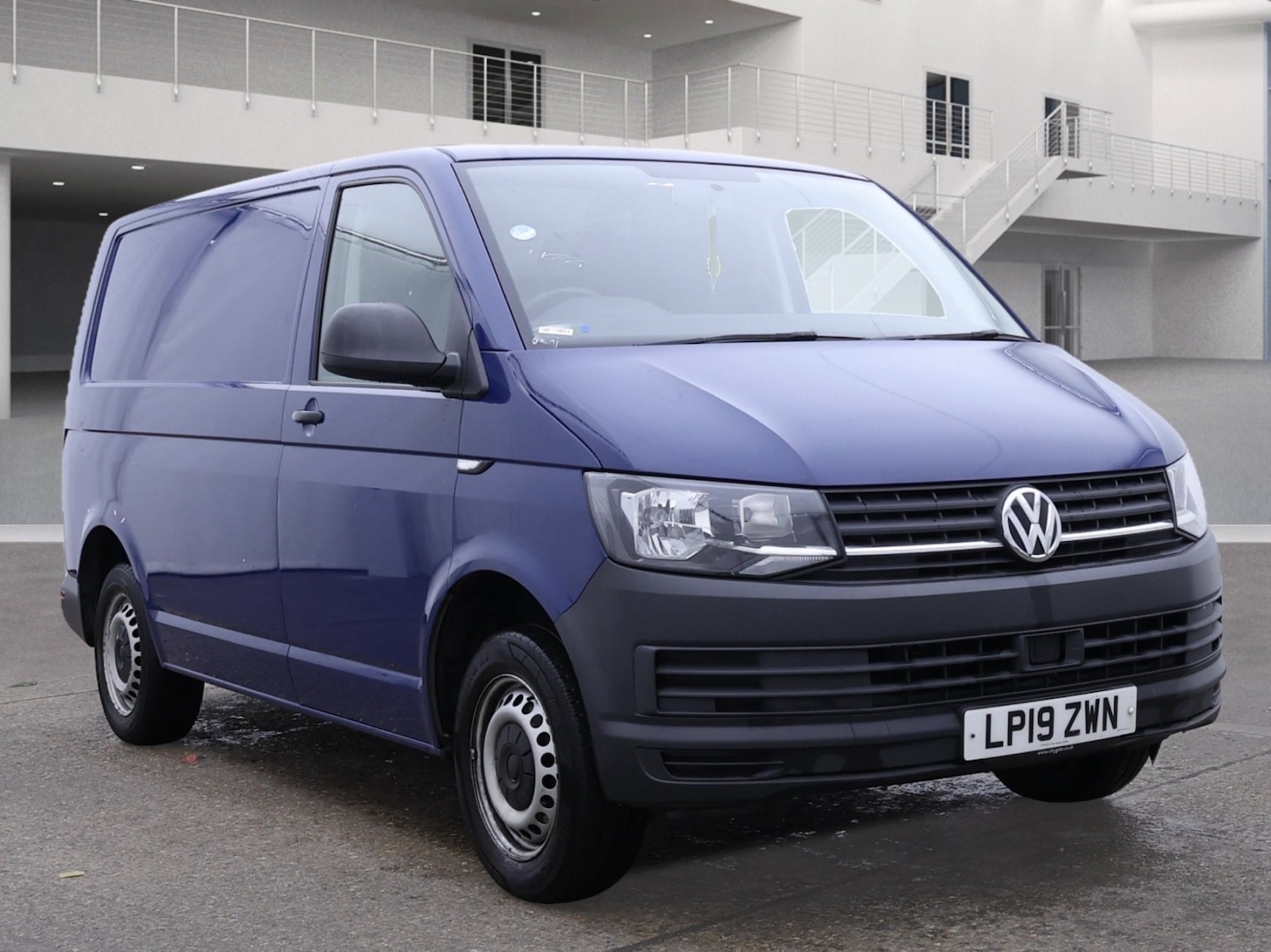 Used Volkswagen Transporter 2019 for sale - 76358136: Photo 2
