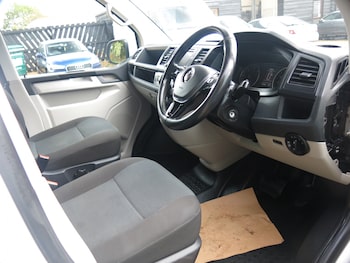 Used Volkswagen Transporter 2017 for sale - 77140596: Photo