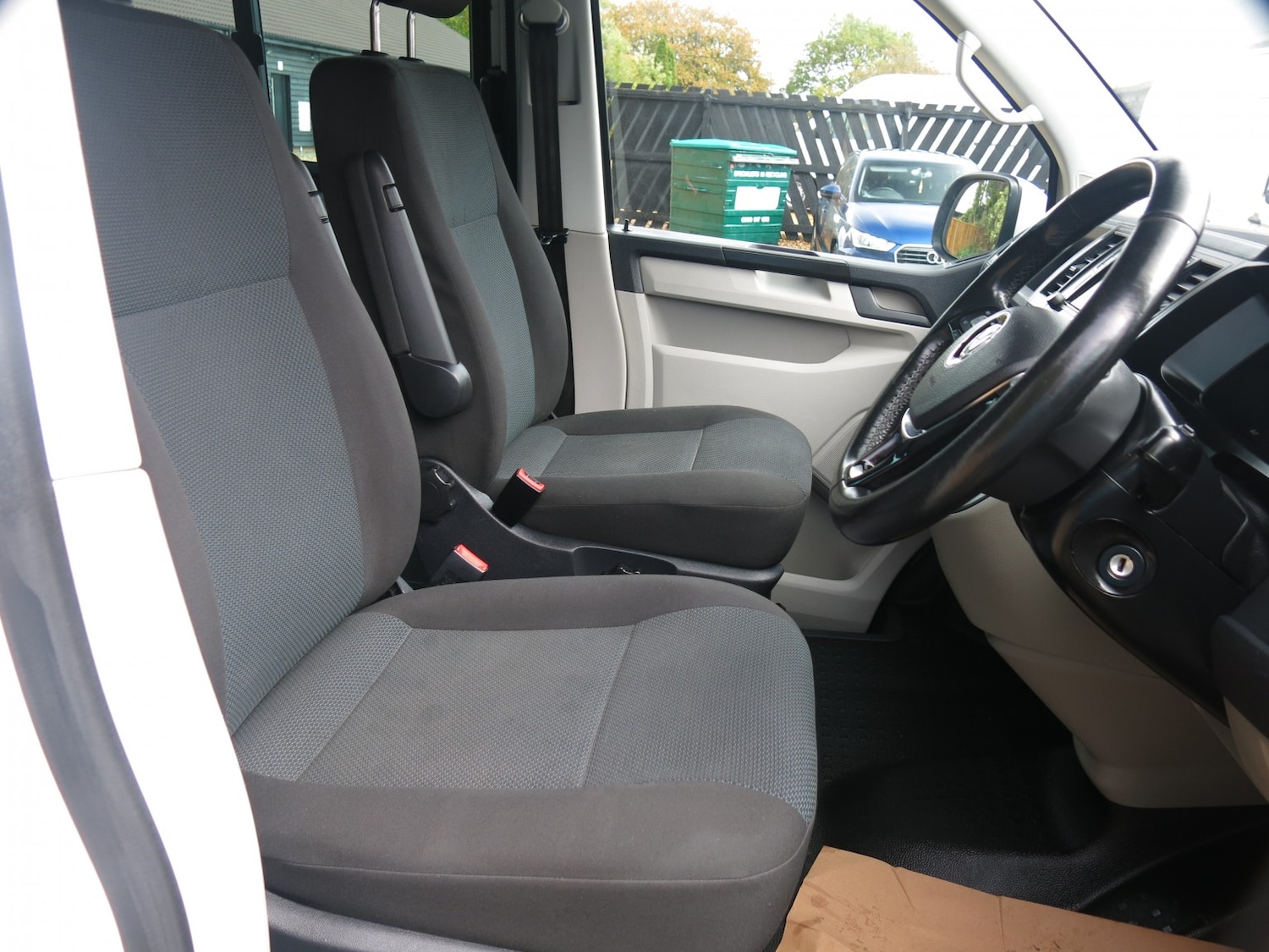 Used Volkswagen Transporter 2017 for sale - 77140596: Photo 5