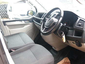 Used Volkswagen Transporter 2019 for sale - 76186805: Photo