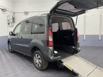 2019 (68) - 1.6 BlueHDi 100 Feel 5dr