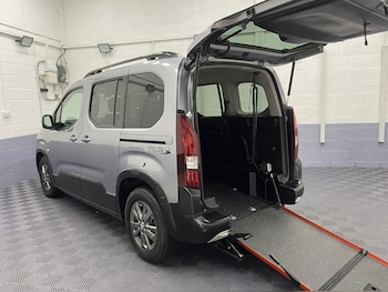 2023 (23) - 1.5 BlueHDi 130 Allure 5dr EAT8 Disabled Adapted WAV