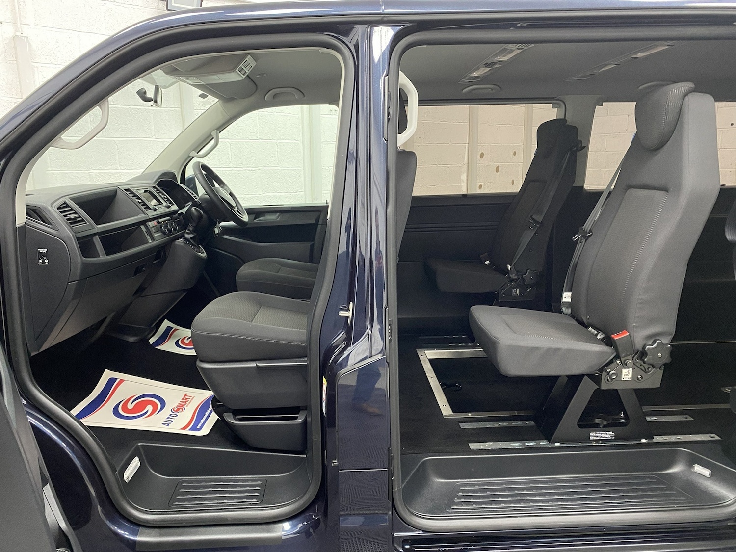 Used Volkswagen Transporter Shuttle 2018 for sale - 78212071: Photo 3