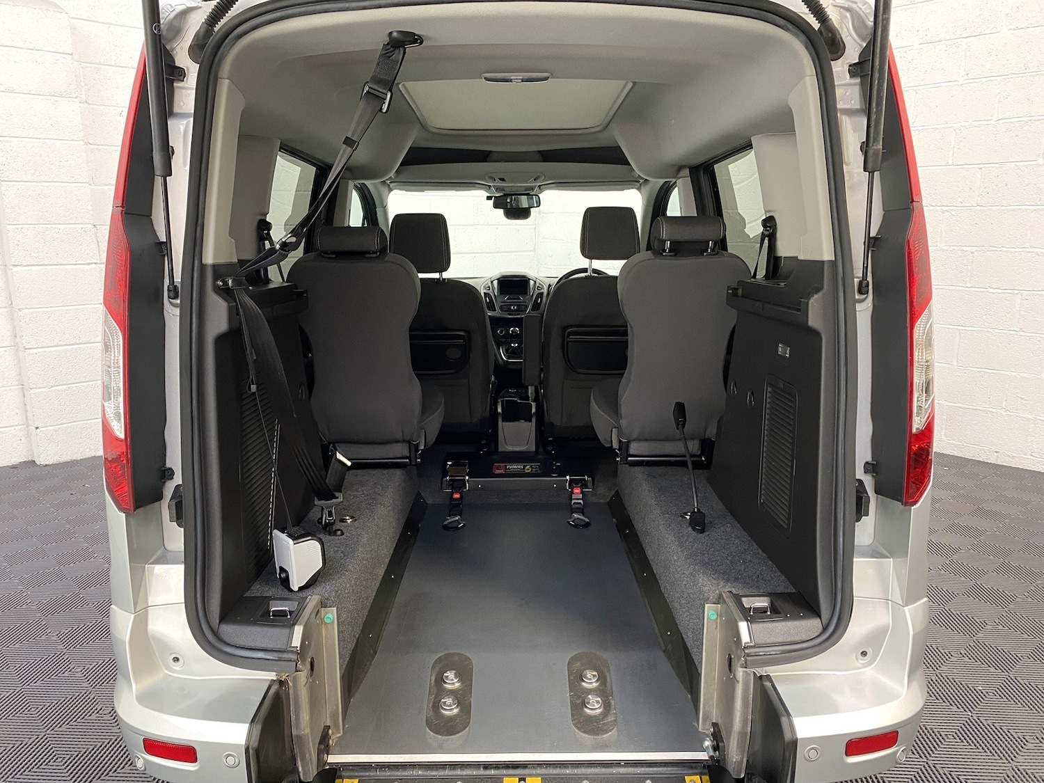 Used Ford Tourneo Connect 2018 for sale - 75893123: Photo 2