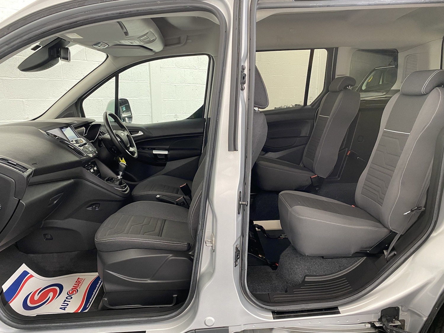 Used Ford Tourneo Connect 2018 for sale - 75893123: Photo 3