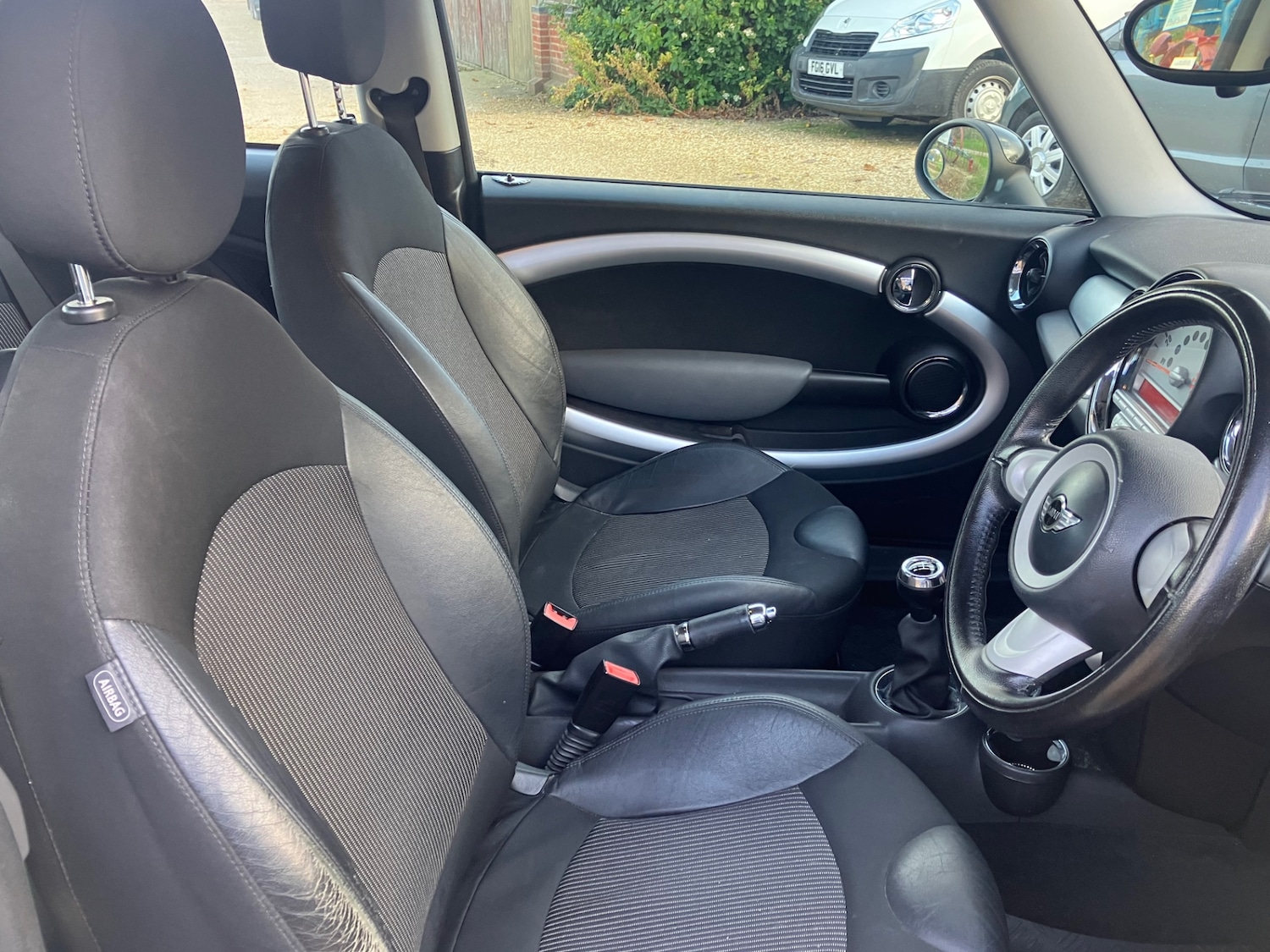 Used MINI Hatch 2010 for sale - 76492338: Photo 11