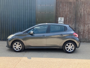 Used Peugeot 208 2012 for sale - 79419409: Photo
