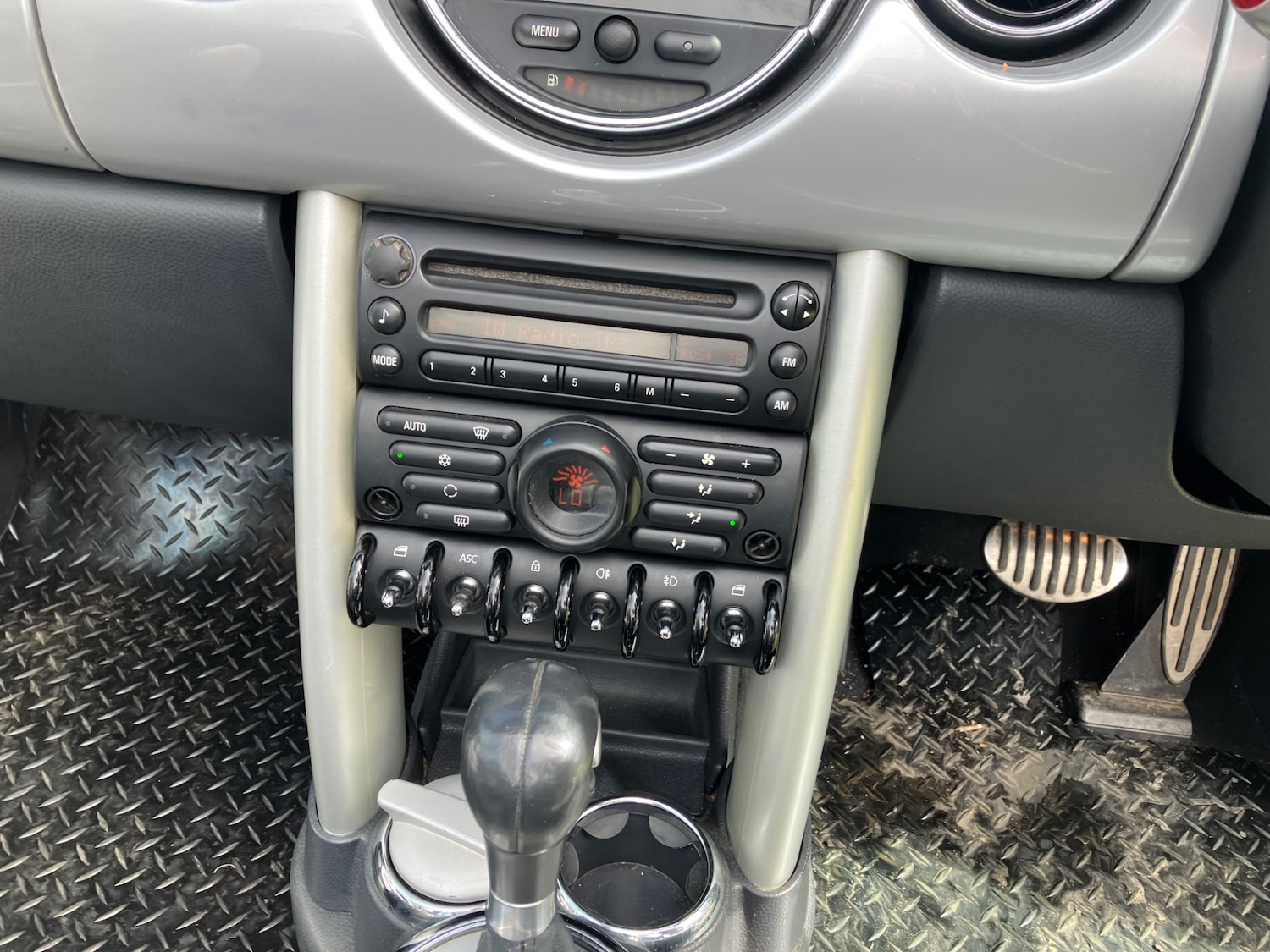 Used MINI Convertible 2008 for sale - 78079424: Photo 24