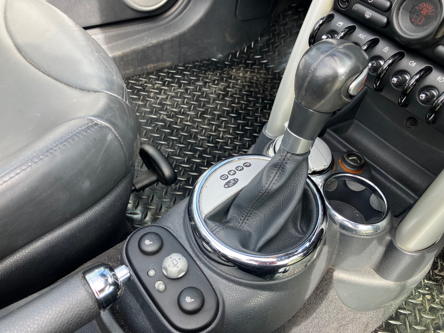 Used MINI Convertible 2008 for sale - 78079424: Photo 25