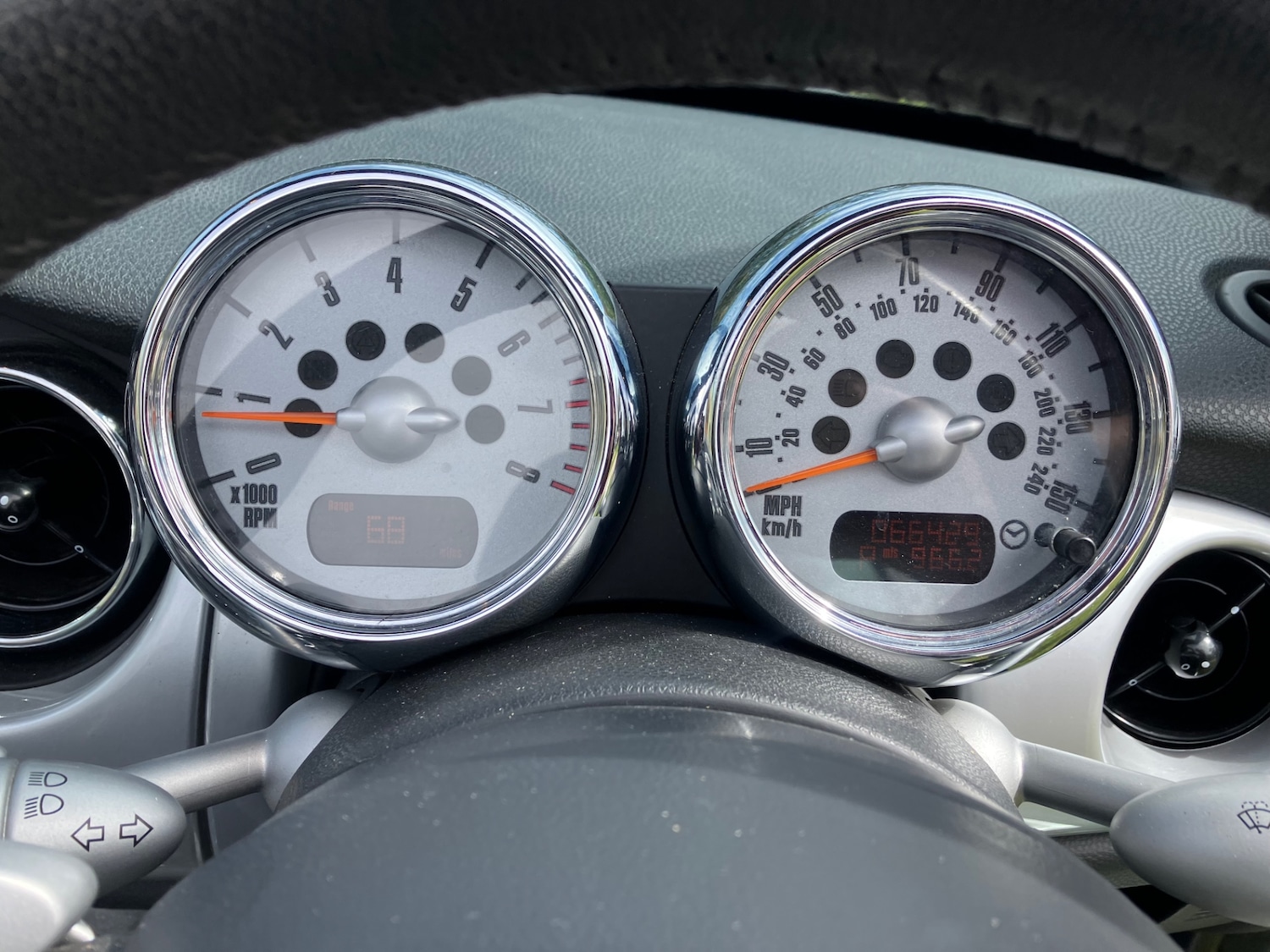 Used MINI Convertible 2008 for sale - 78079424: Photo 26