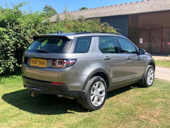Used Land Rover Discovery Sport 2017 for sale - 79252590: Photo