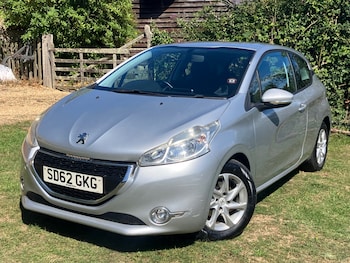 Peugeot - 208