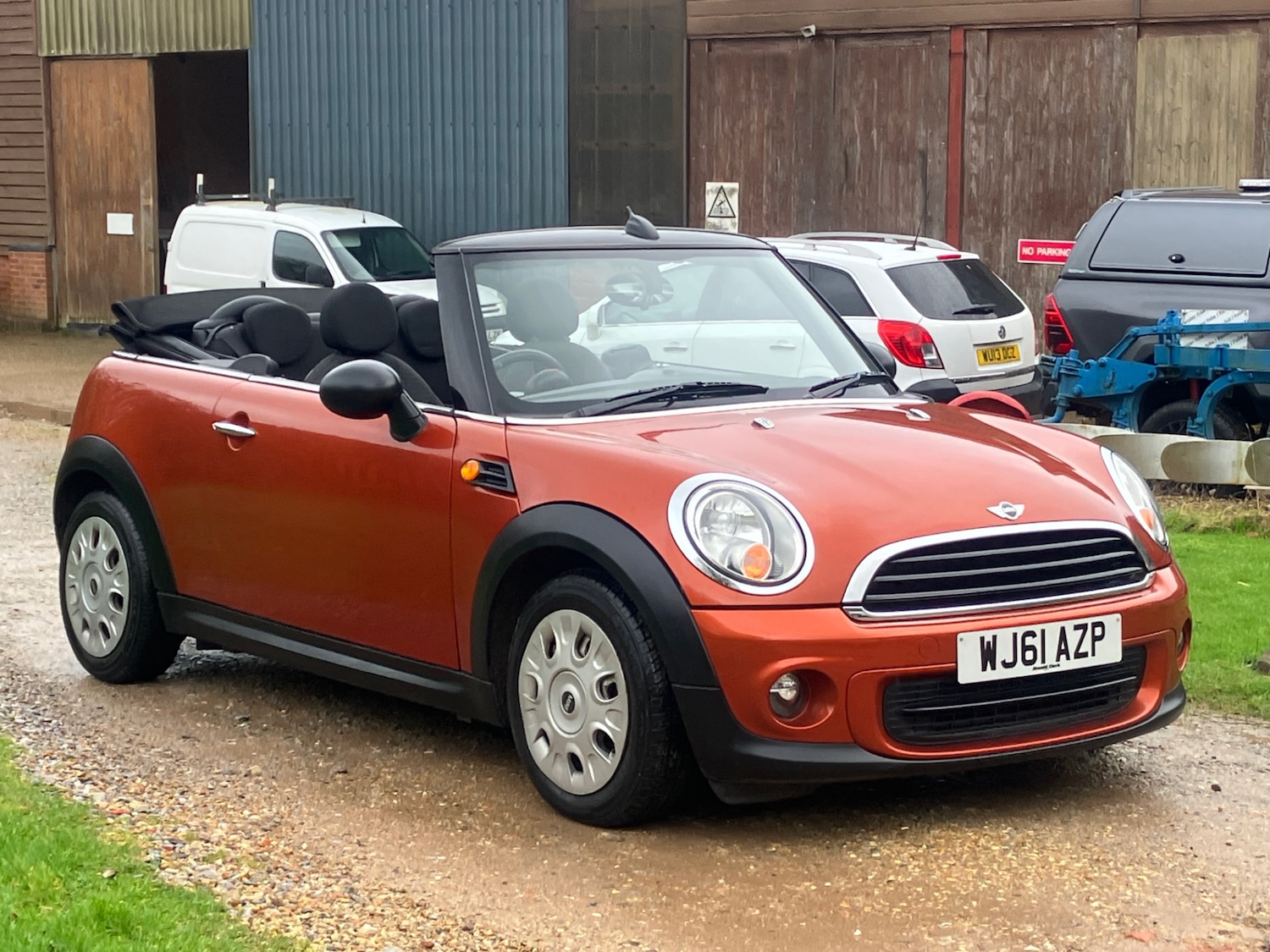Used MINI Convertible 2011 for sale - 77545352: Photo 3