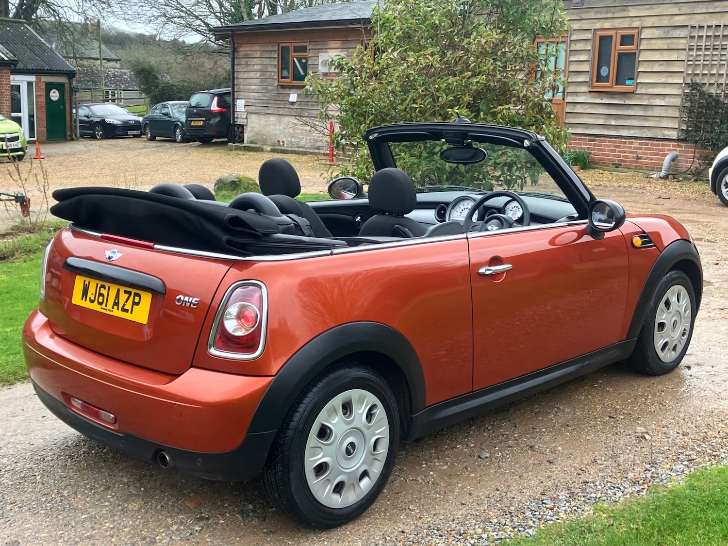 Used MINI Convertible 2011 for sale - 77545352: Photo 4