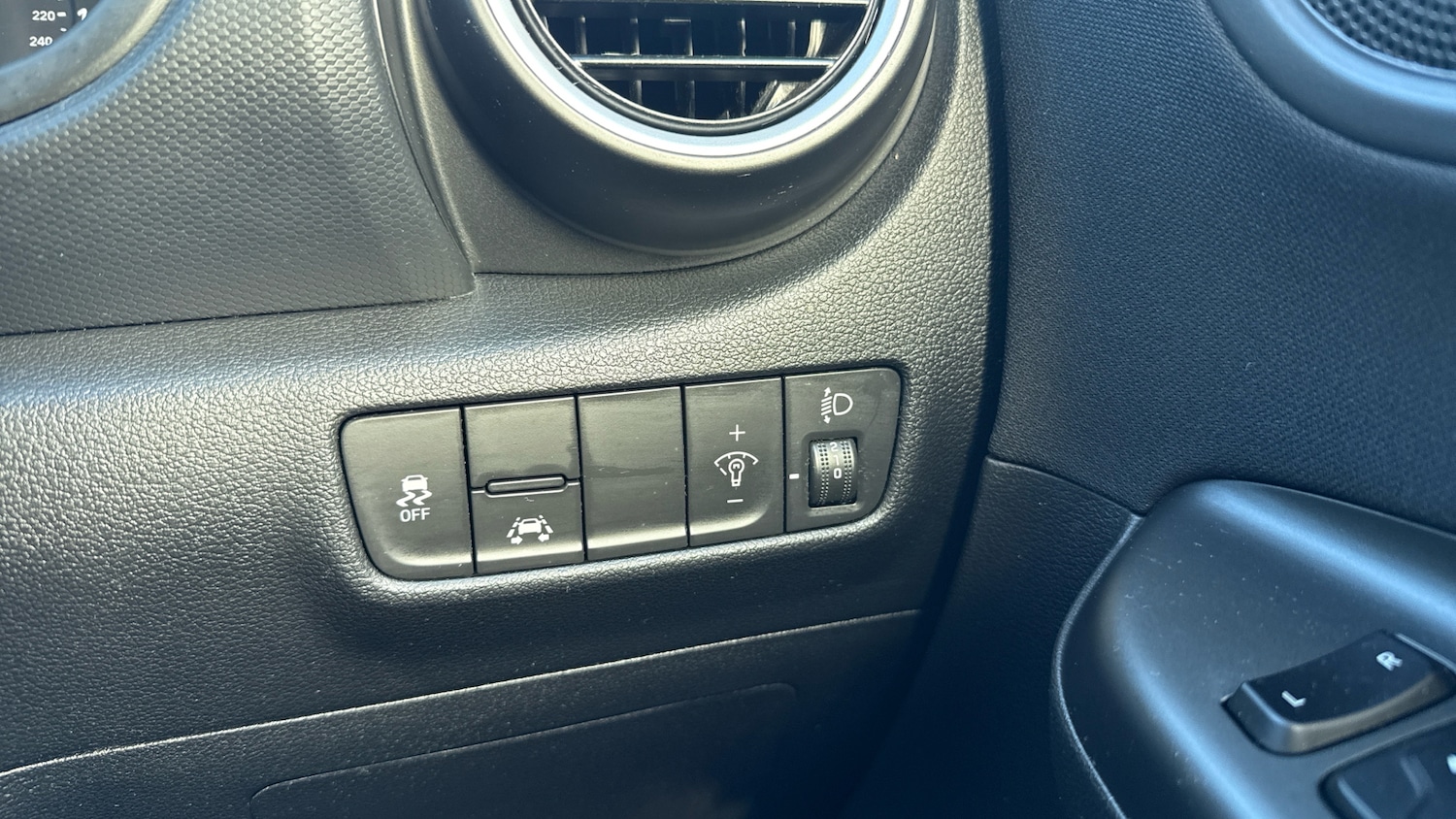 Used Hyundai KONA 2017 for sale - 76426244: Photo 39