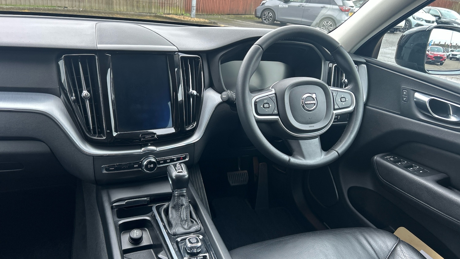 Used Volvo XC60 2018 for sale - 77567619: Photo 11