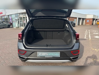 Used Volkswagen T-Roc 2023 for sale - 79421250: Photo