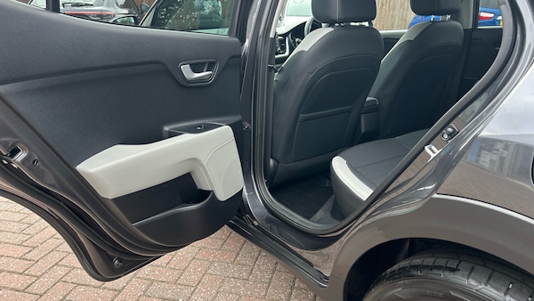 Used Kia Stonic 2019 for sale - 76273558: Photo 30