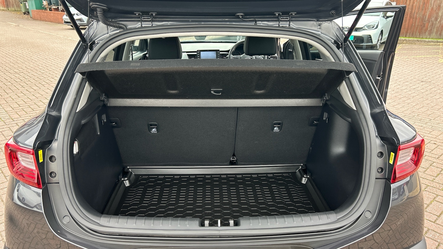 Used Kia Stonic 2019 for sale - 76273558: Photo 4