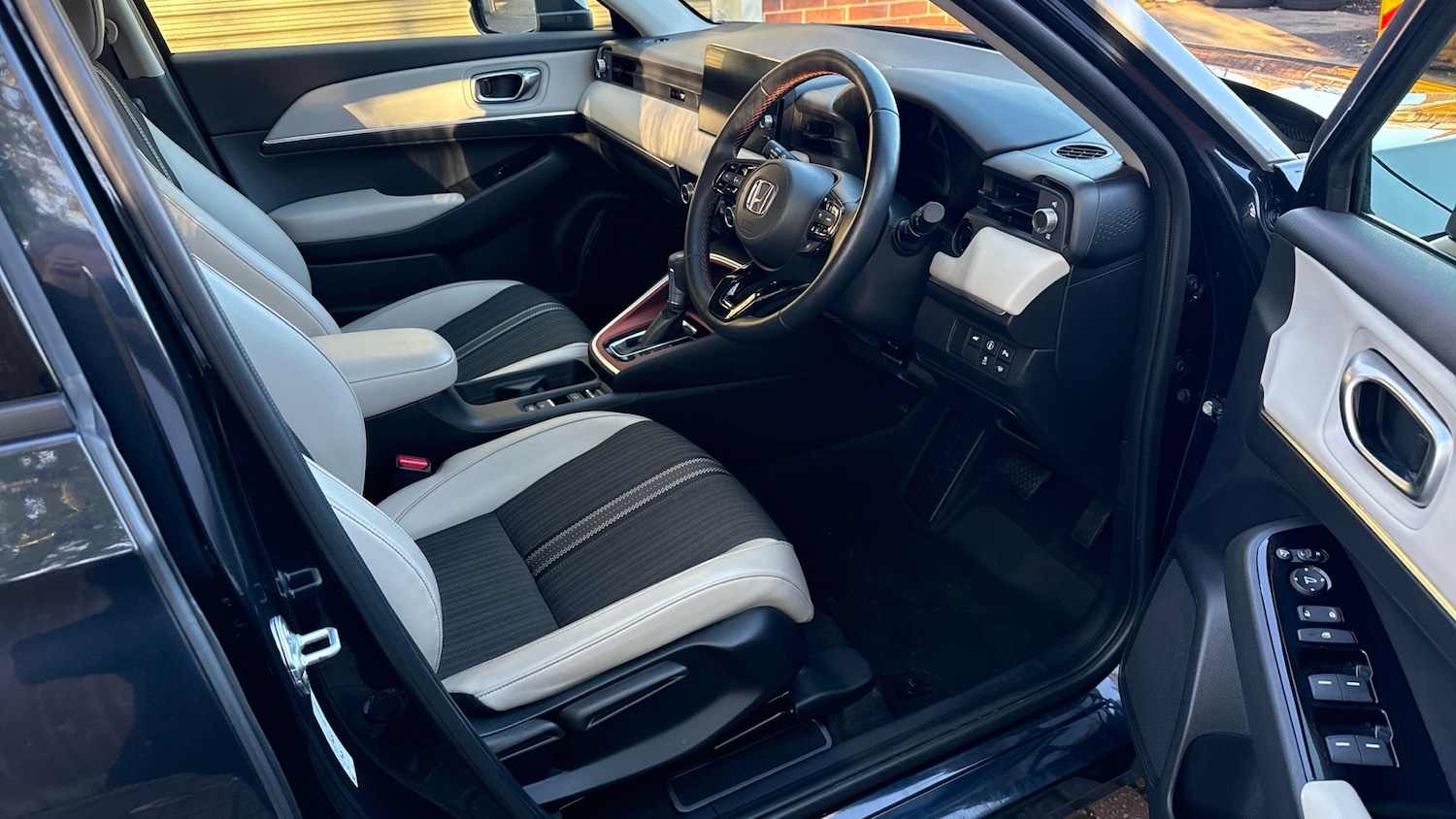 Used Honda HR-V 2023 for sale - 76452669: Photo 32