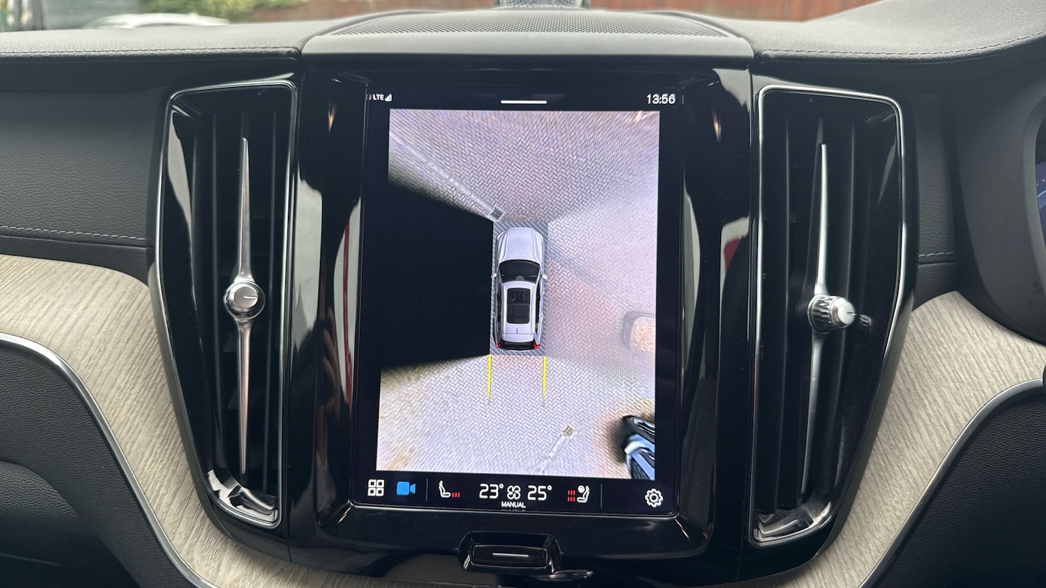 Used Volvo XC60 2023 for sale - 76526455: Photo 41