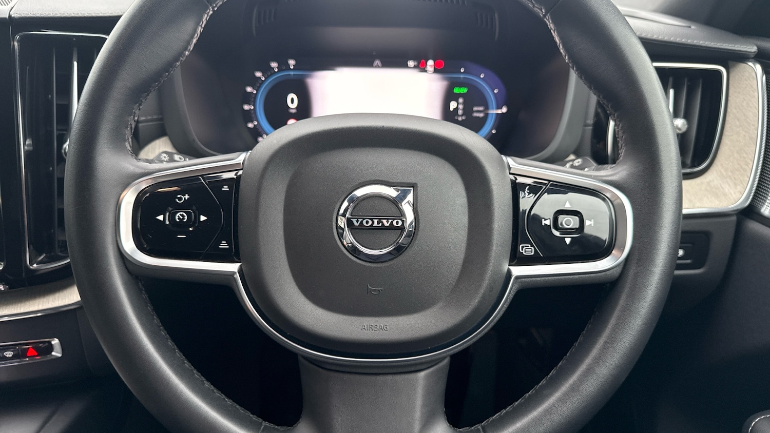 Used Volvo XC60 2023 for sale - 76526455: Photo 42