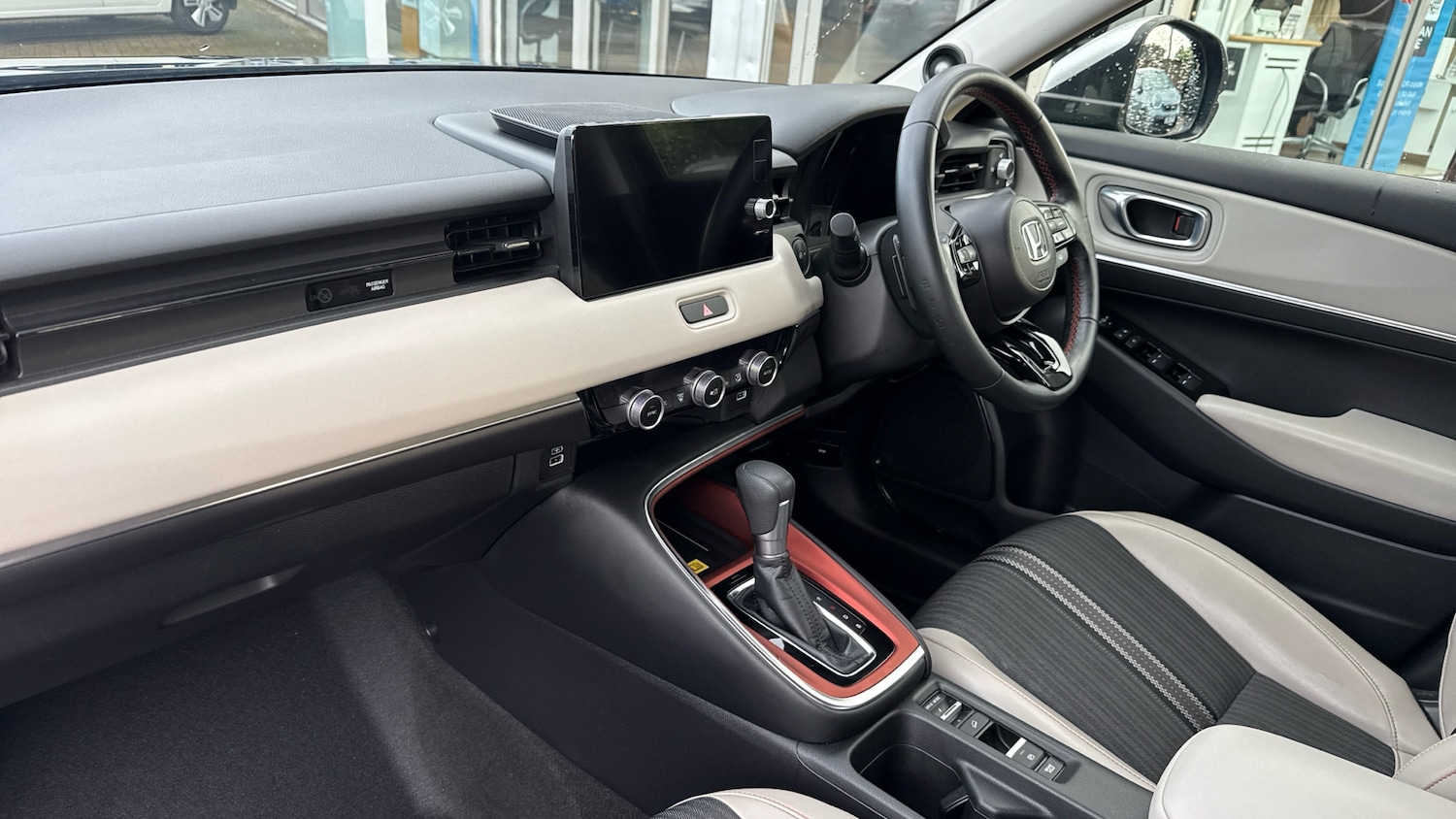 Used Honda HR-V 2022 for sale - 76922371: Photo 2