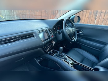 Used Honda HR-V 2018 for sale - 76252579: Photo 2
