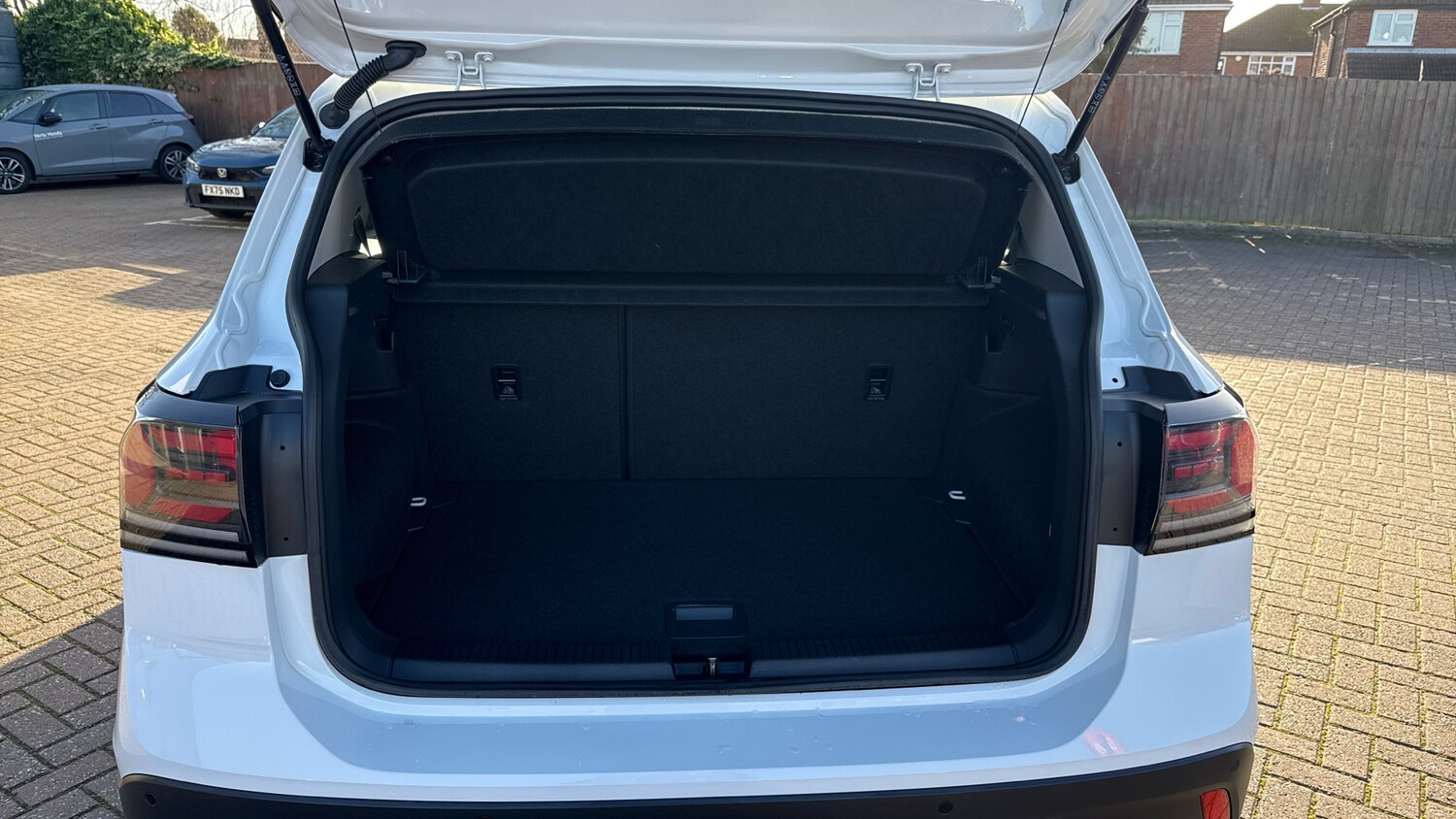 Used Volkswagen T-Cross 2024 for sale - 76892827: Photo 4