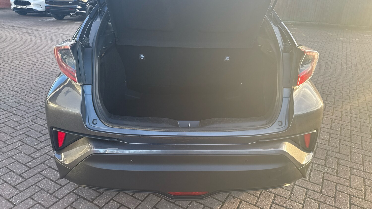 Used Toyota C-HR 2019 for sale - 77312573: Photo 4