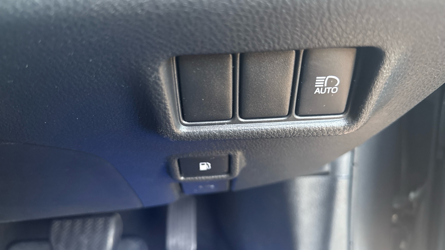 Used Toyota C-HR 2019 for sale - 77312573: Photo 44