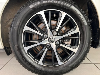 Used Toyota Yaris 2018 for sale - 75881436: Photo