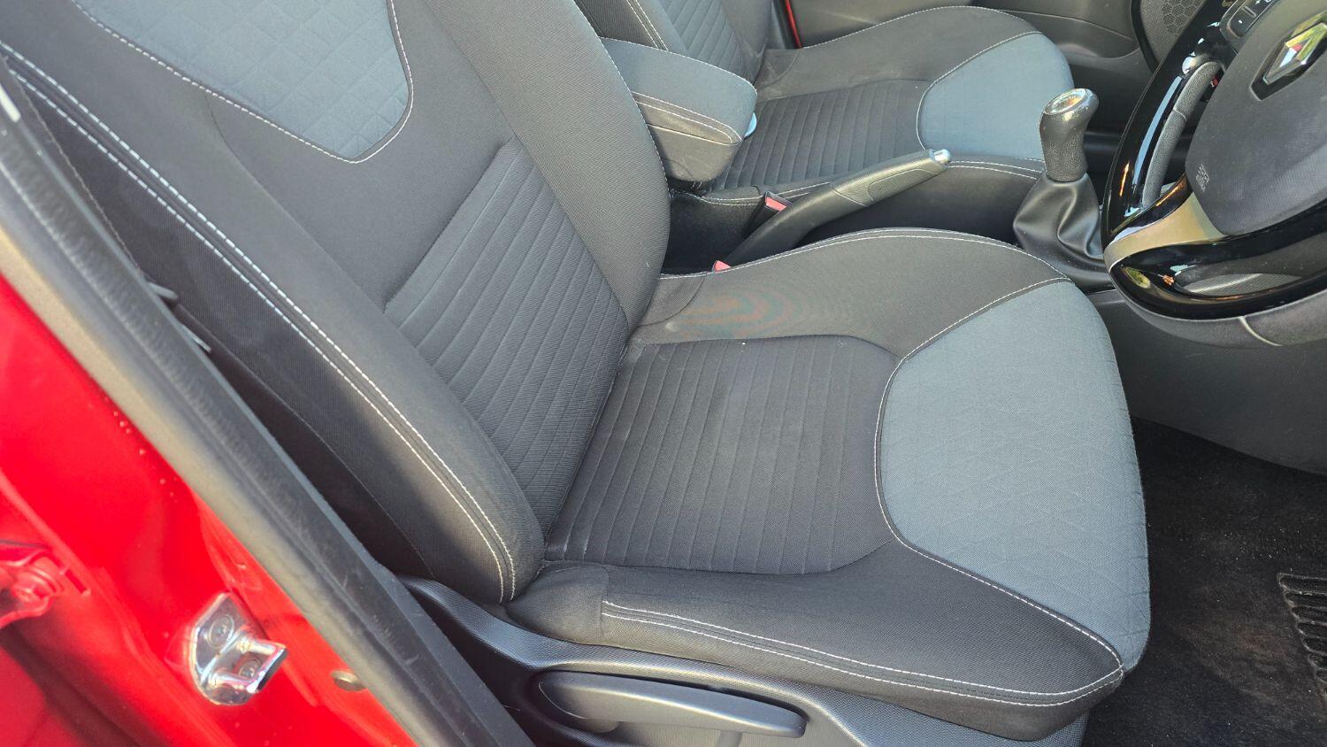 Used Renault Clio 2015 for sale - 76793153: Photo 11