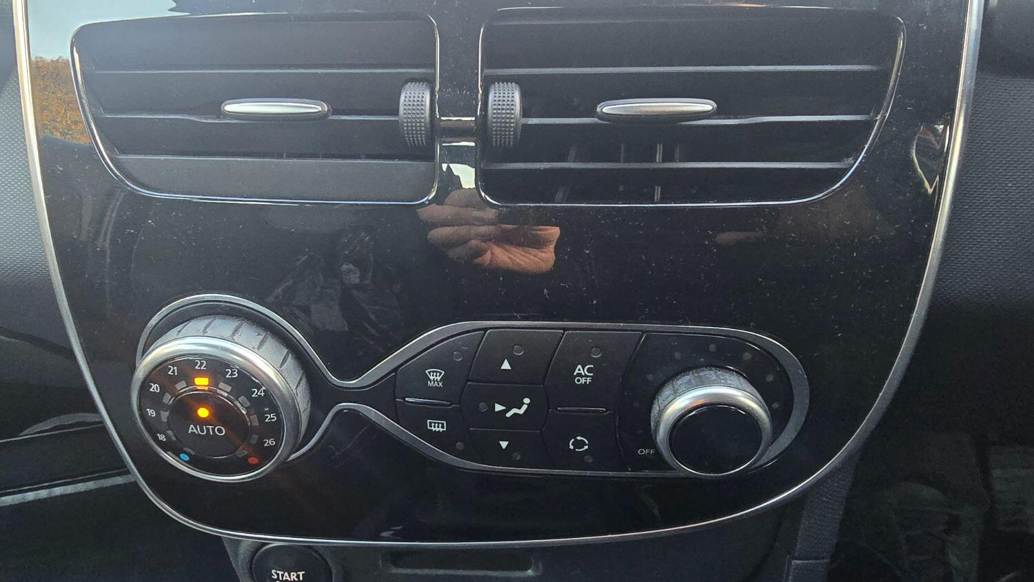 Used Renault Clio 2015 for sale - 76793153: Photo 14