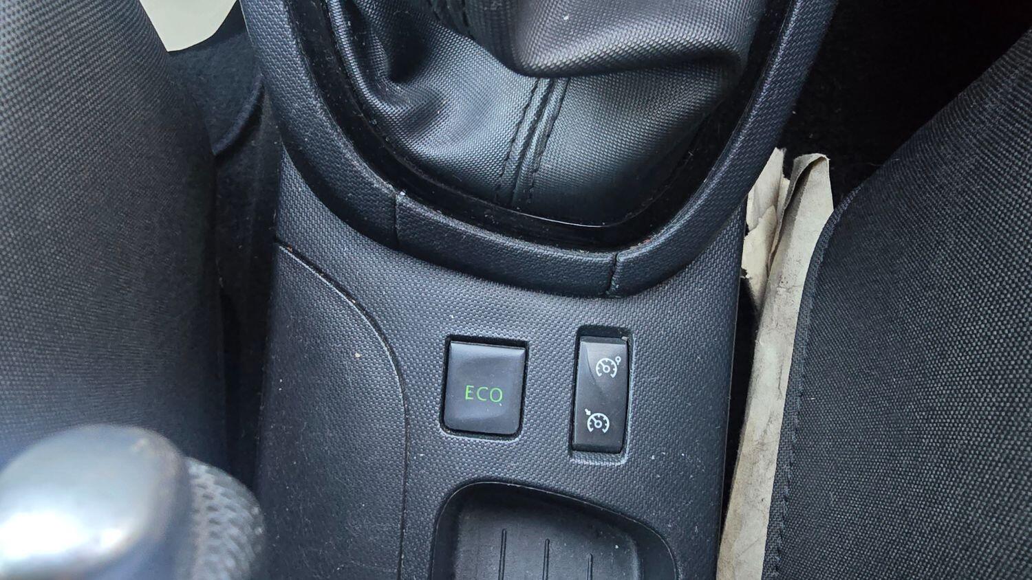 Used Renault Clio 2015 for sale - 76793153: Photo 15