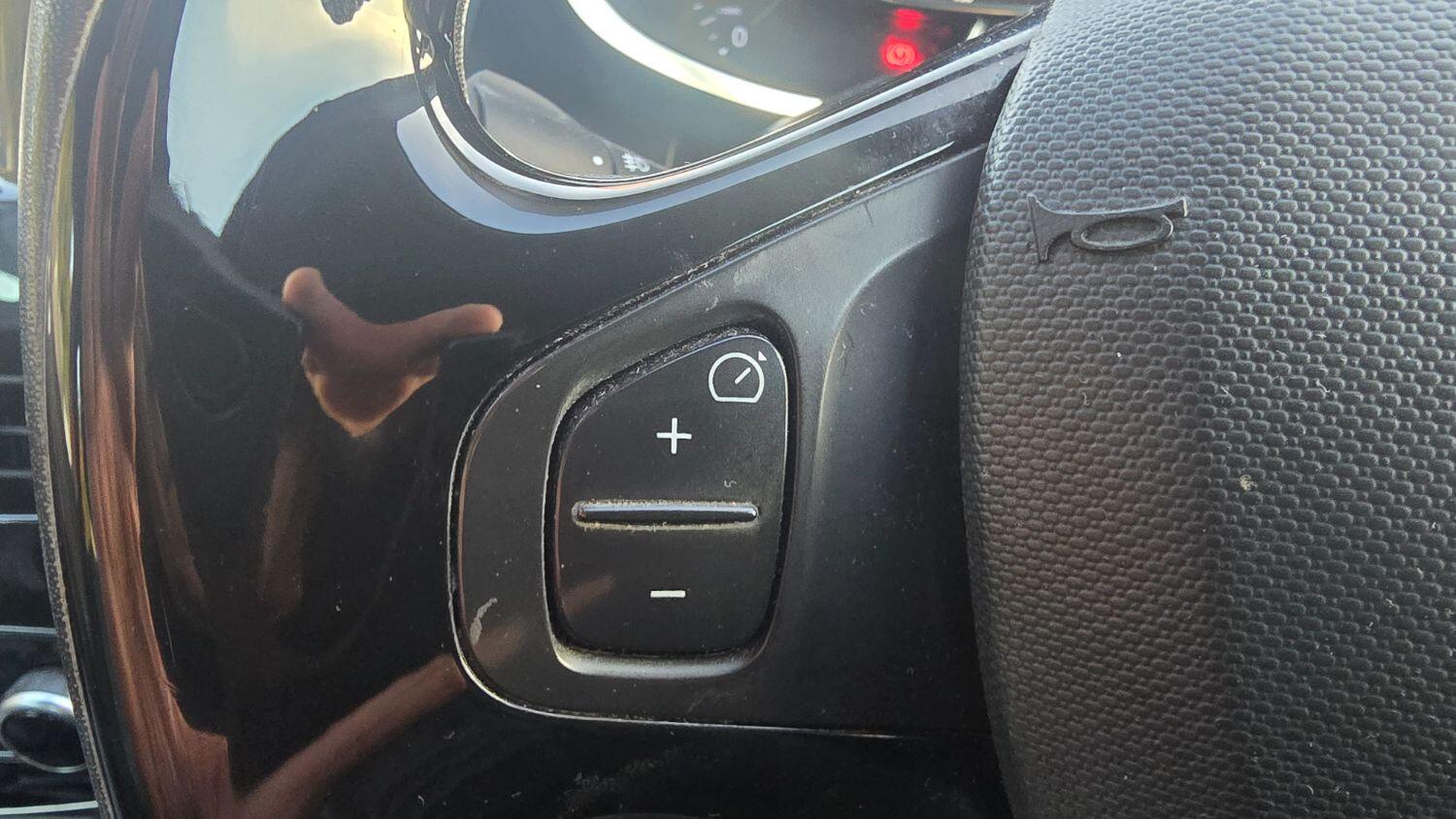 Used Renault Clio 2015 for sale - 76793153: Photo 16