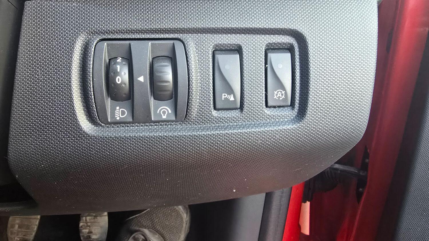 Used Renault Clio 2015 for sale - 76793153: Photo 18