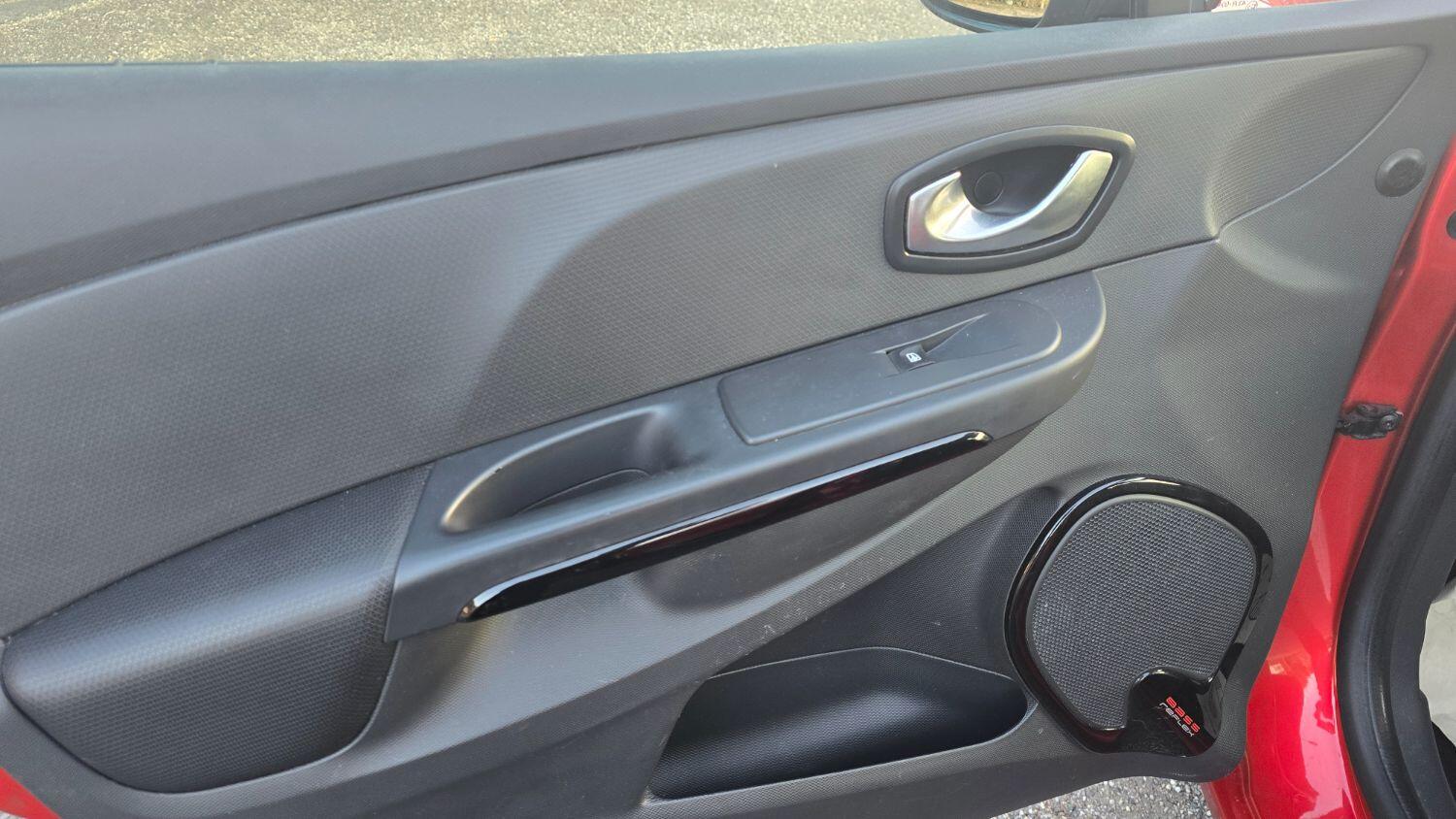 Used Renault Clio 2015 for sale - 76793153: Photo 23