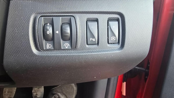 Used Renault Clio 2015 for sale - 76225304: Photo 18