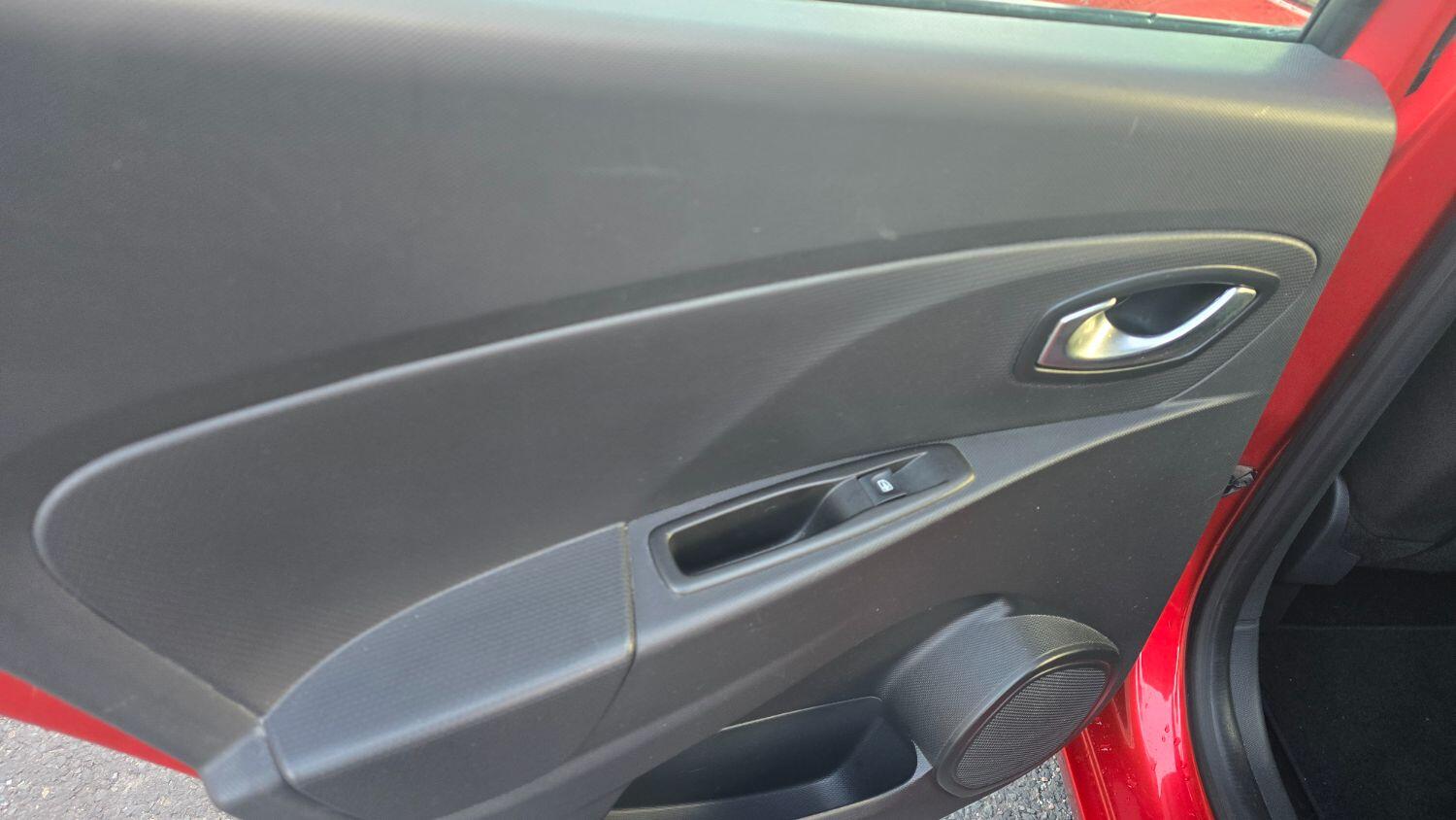 Used Renault Clio 2015 for sale - 76225304: Photo 21