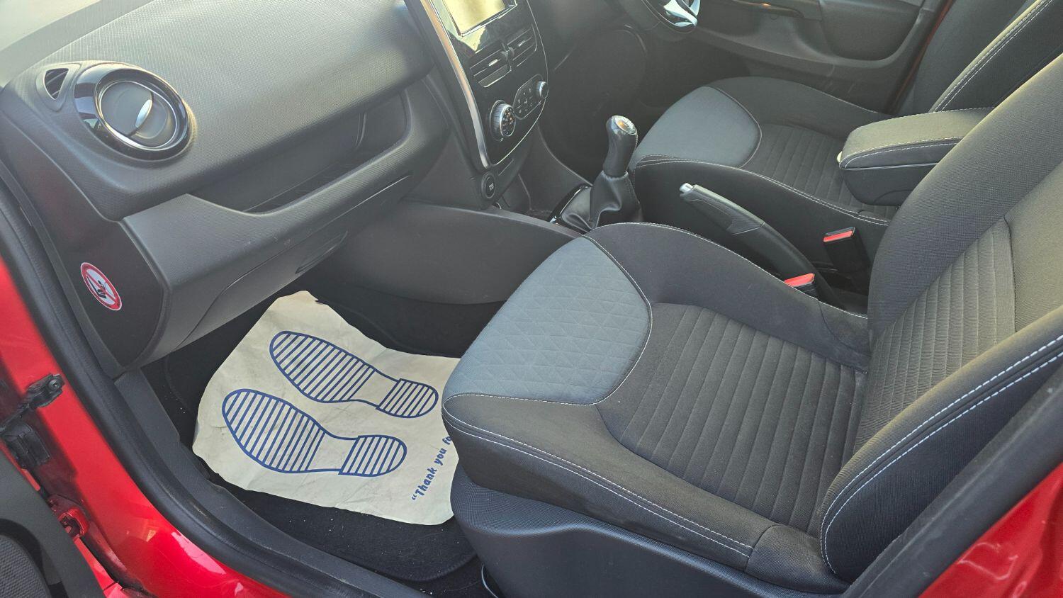 Used Renault Clio 2015 for sale - 76225304: Photo 24