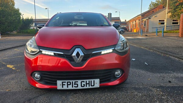Used Renault Clio 2015 for sale - 76225304: Photo 2