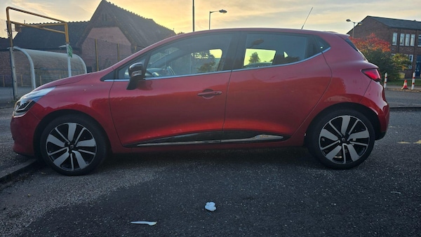 Used Renault Clio 2015 for sale - 76225304: Photo 4