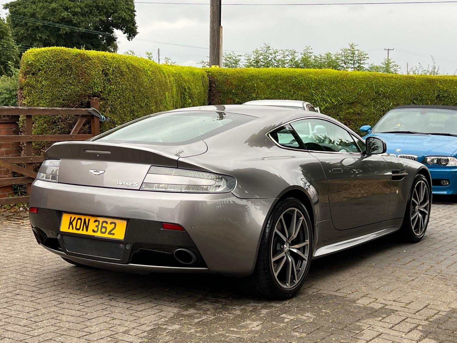 Used Aston Martin Vantage 2015 for sale - 77399994: Photo 2