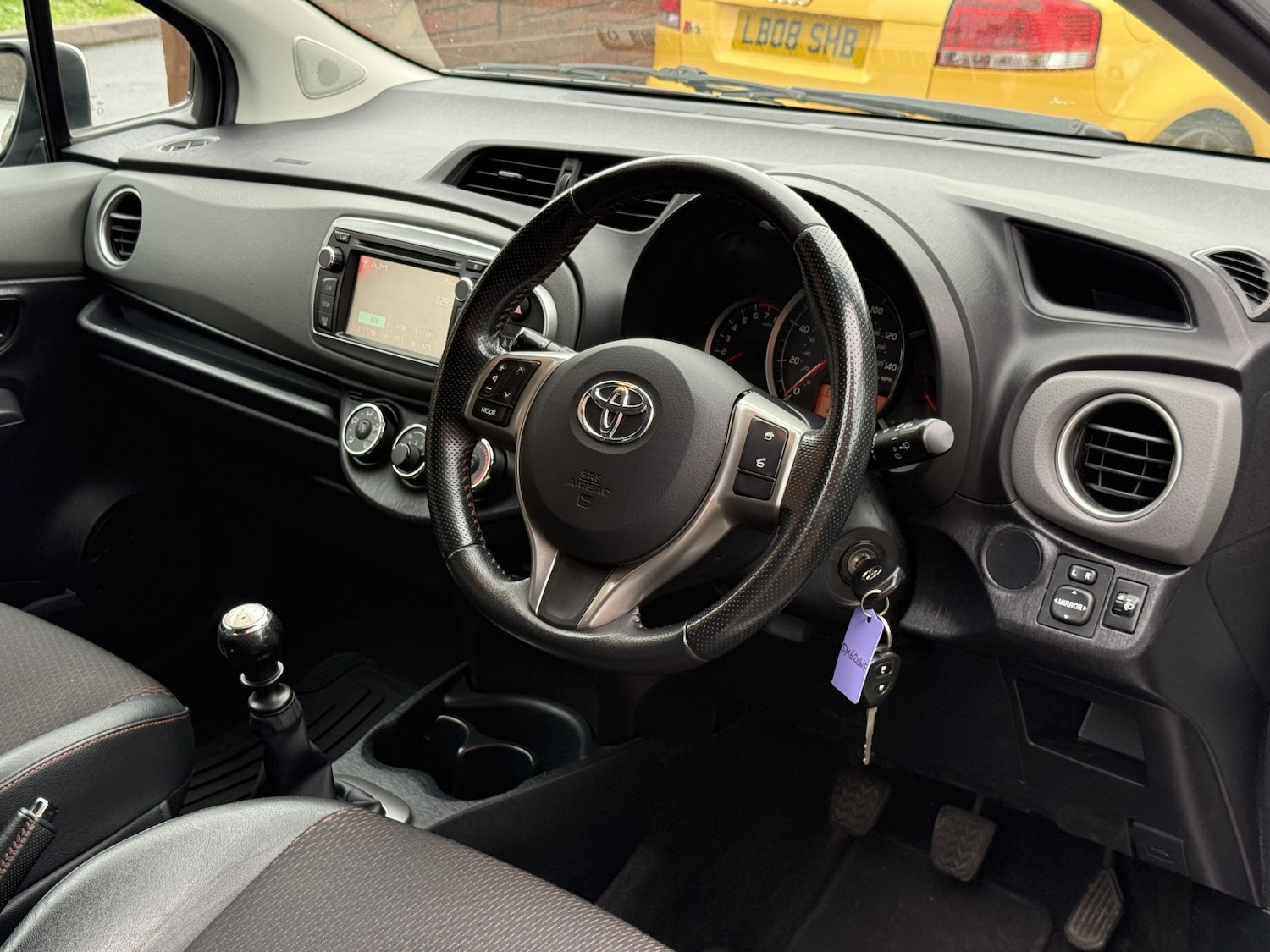 Used Toyota Yaris 2013 for sale - 76748234: Photo 3